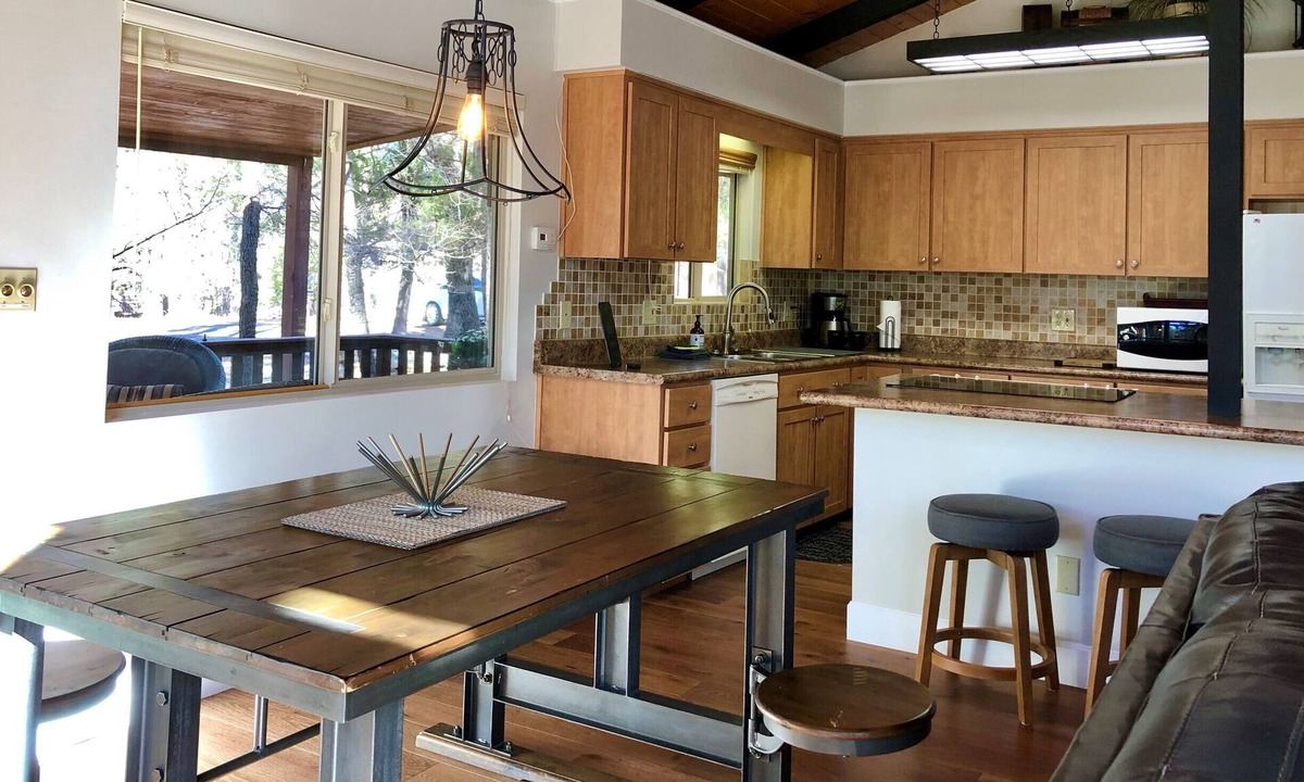 Groom Creek Cabin | Hillside Hideaway - Prescott Cabin Rentals