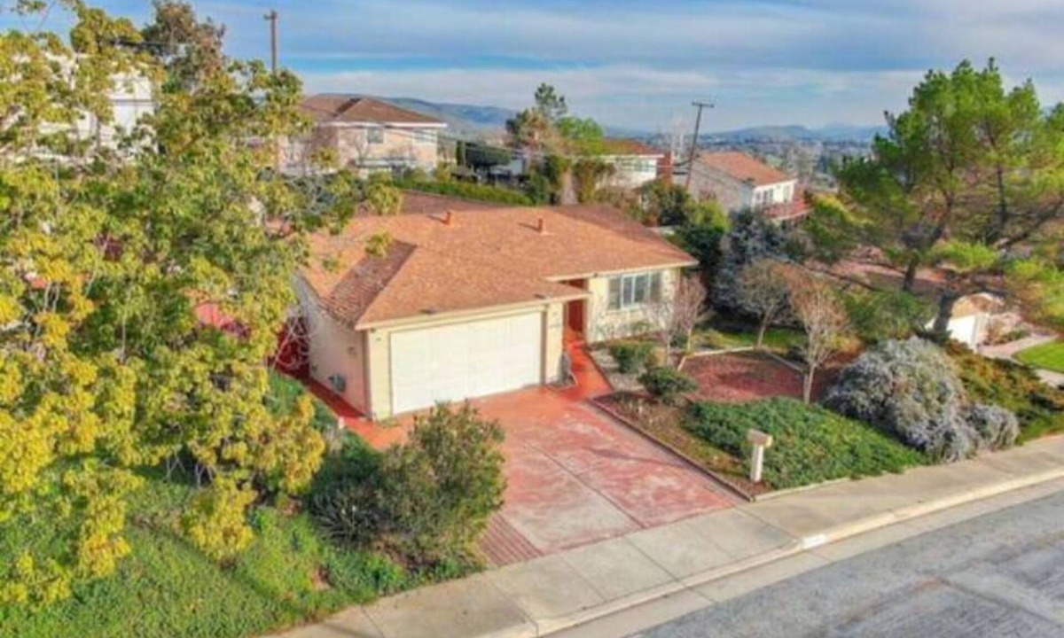 Edenvale House | Hilltop view 1-bedrooms single family big backyard
