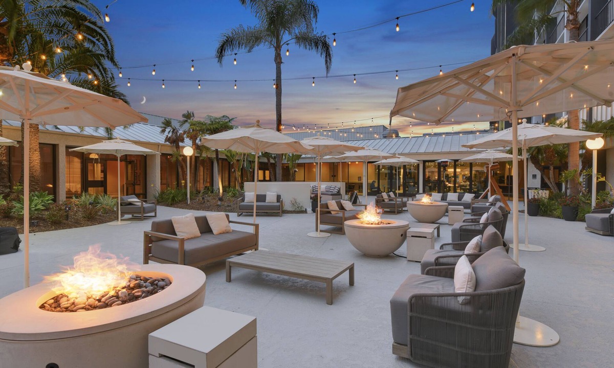 Airport Area Hotel | Hilton Irvine/Orange County Airport