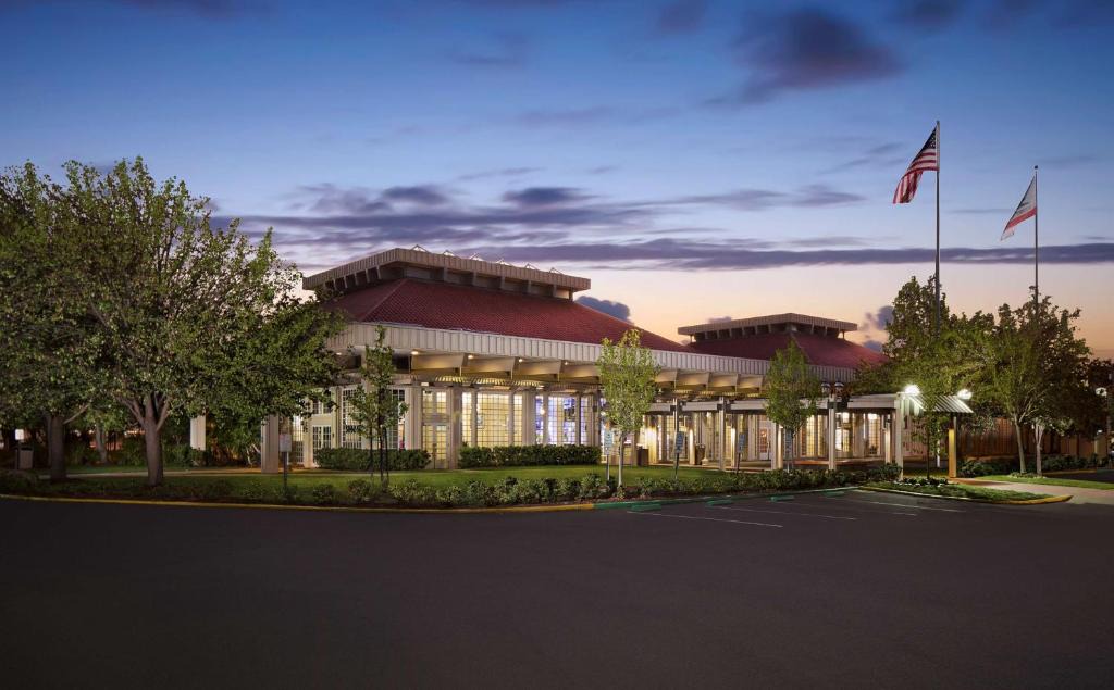 Oakland Hotel | Hilton Oakland Airport