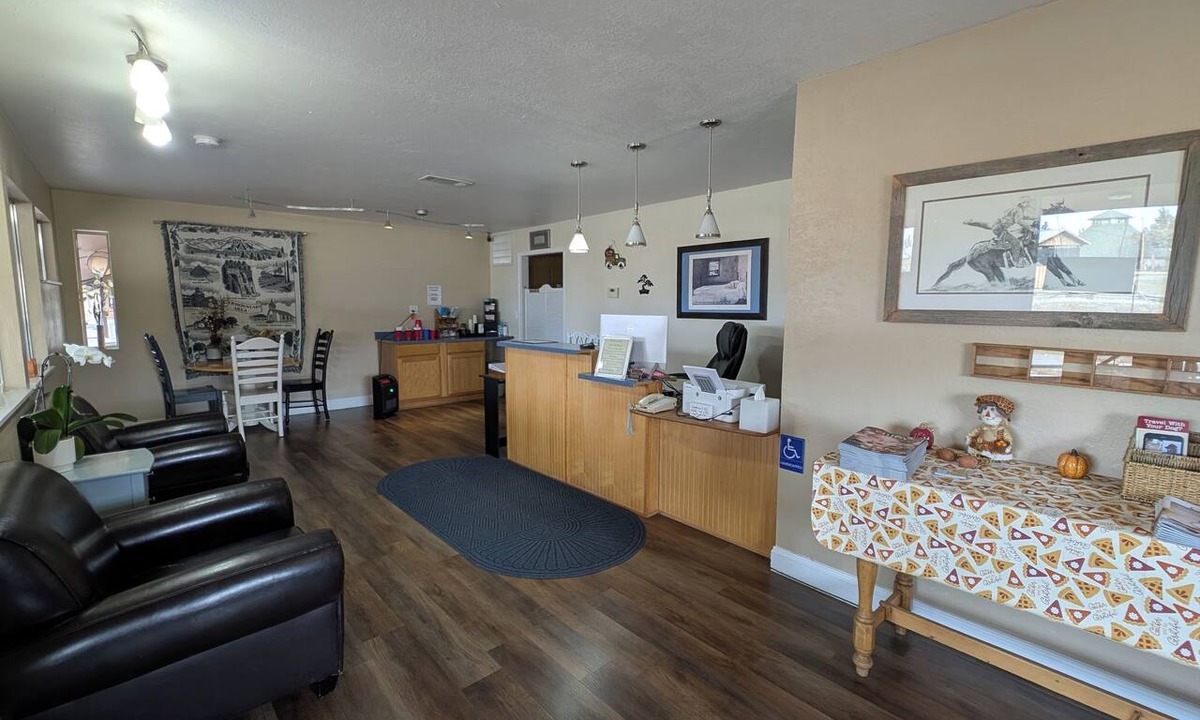 Fall River Mills Hotel | Himont Motel