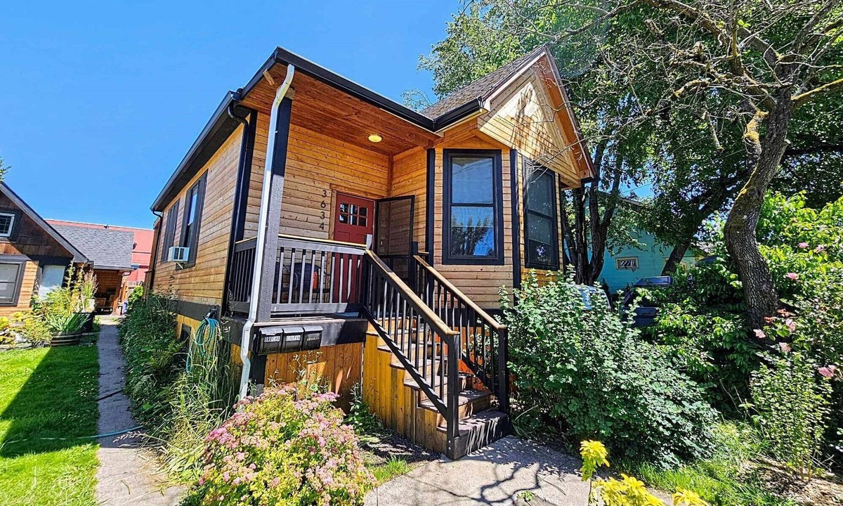 Mississippi District House | Hip and cozy dog-friendly Mississippi Victorian