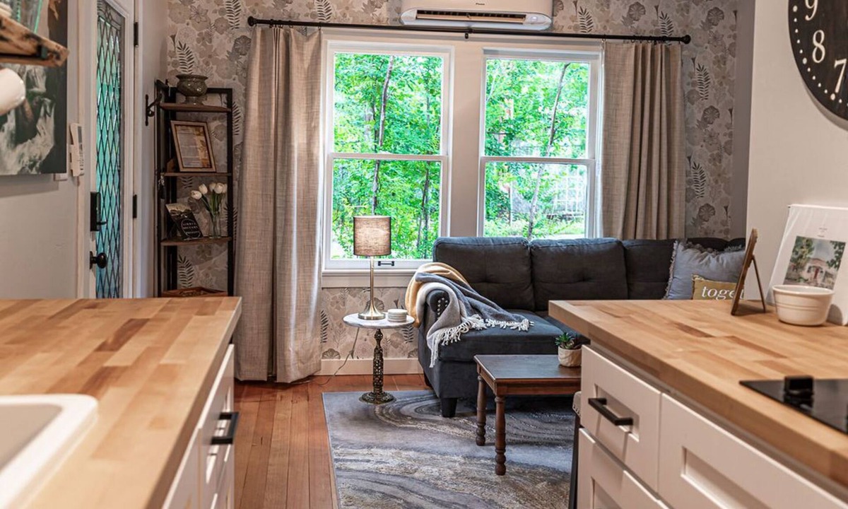 Prescott Cottage | Historic Aubrey Cottage Duplex Walk to Downtown