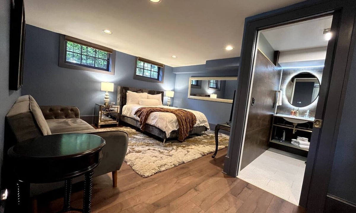 Laurelhurst Apartment | Historic Dougan Suites, Two Bedroom