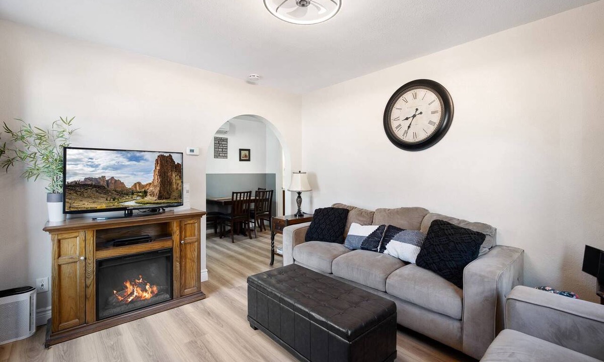 Old Bend Condo | Historic Drake Cottage - Walk to Downtown Bend - Drake Park Across the Street - Perfect for Couples