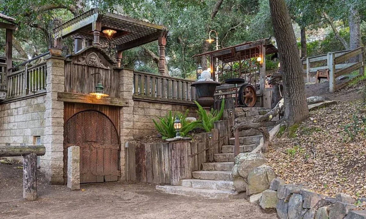 Temecula Other | Historic Farmhouse on 5 Peaceful Acres with Ancient Oaks & Creek above Temecula