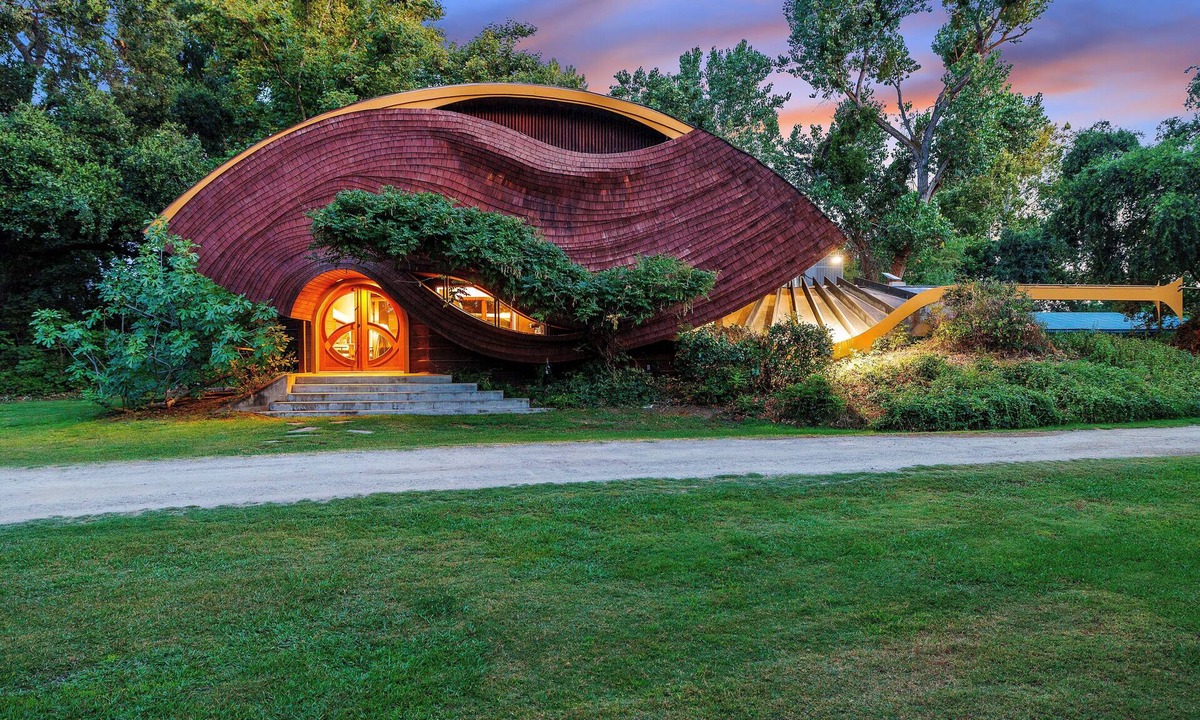 Sanger House | Hobbit House at Collins Creek
