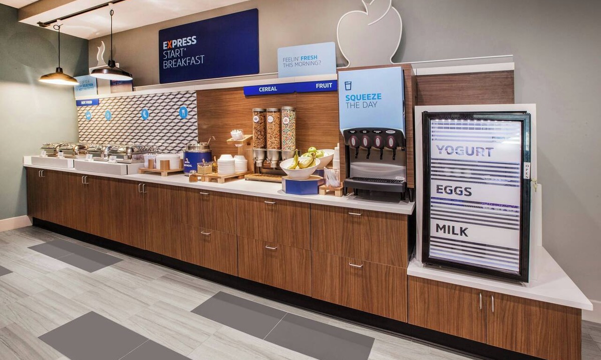 Southwest Anaheim Hotel | Holiday Inn Express Anaheim West by IHG