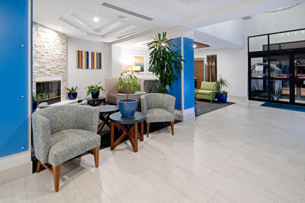 Atascadero Hotel | Holiday Inn Express Hotel & Suites Atascadero by IHG