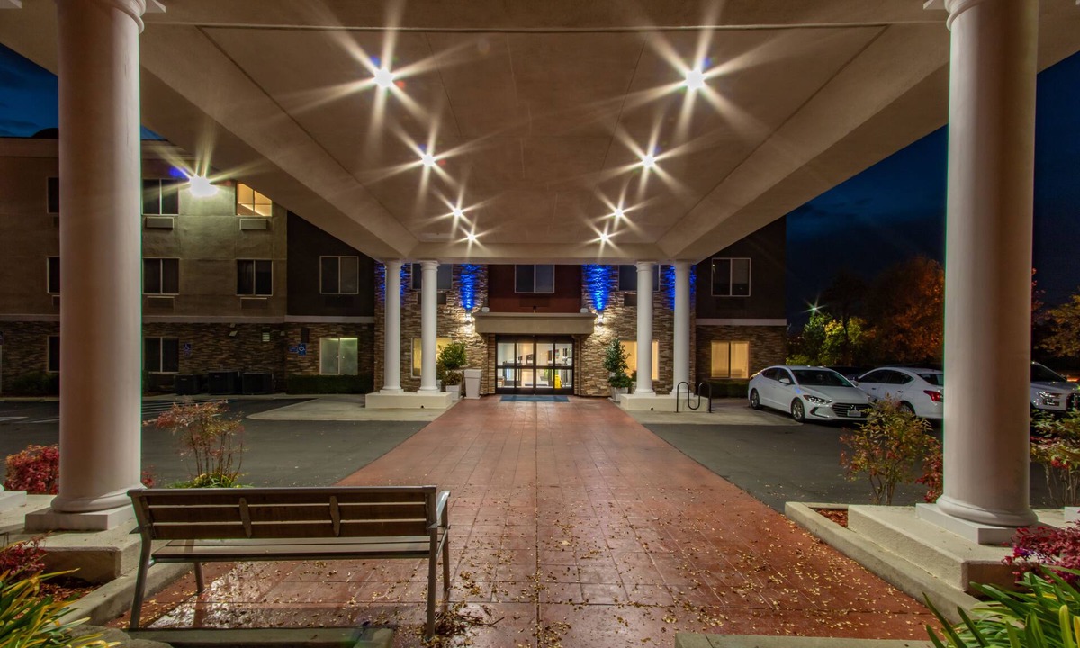 East Roseville Parkway Hotel | Holiday Inn Express Hotel & Suites Roseville-Galleria Area by IHG