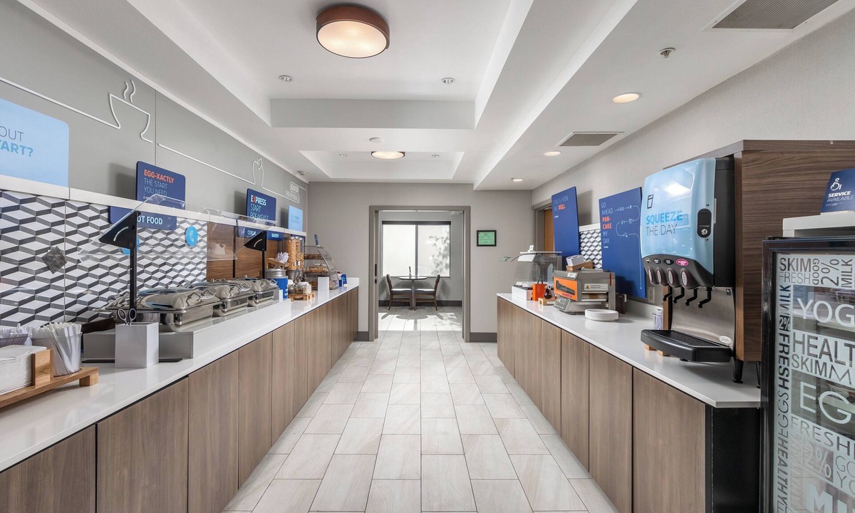 Vancouver Hotel | Holiday Inn Express Hotel & Suites Vancouver Mall by IHG