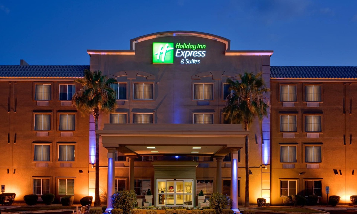 Peoria Hotel | Holiday Inn Express Hotel & Suites PEORIA NORTH - GLENDALE by IHG