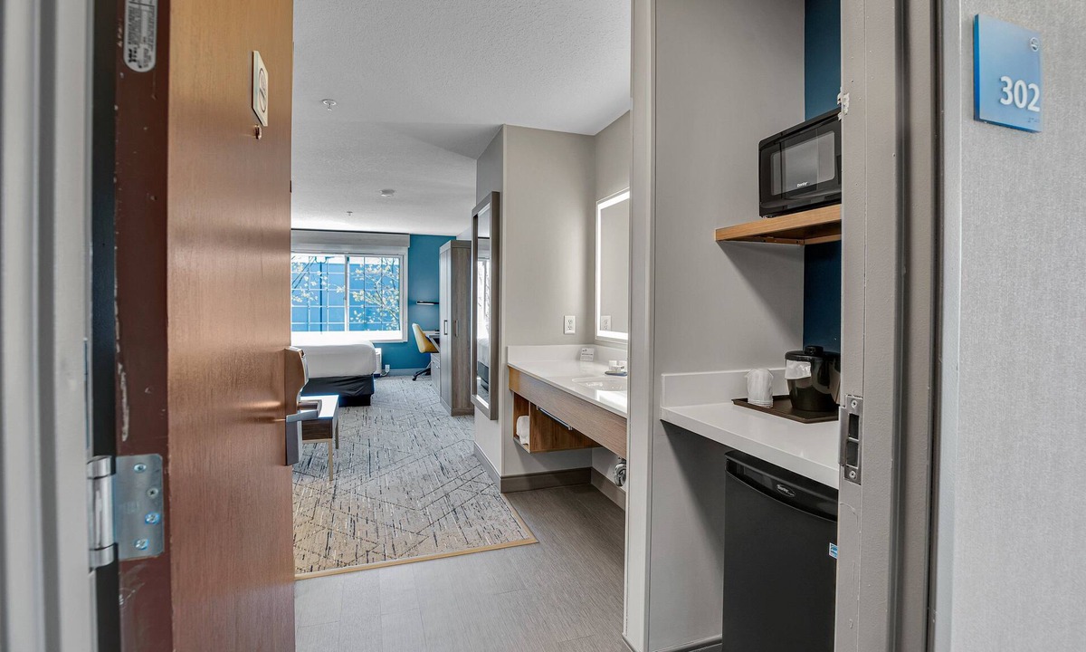 Hayden Island Hotel | Holiday Inn Express Hotel & Suites Portland-Jantzen Beach by IHG