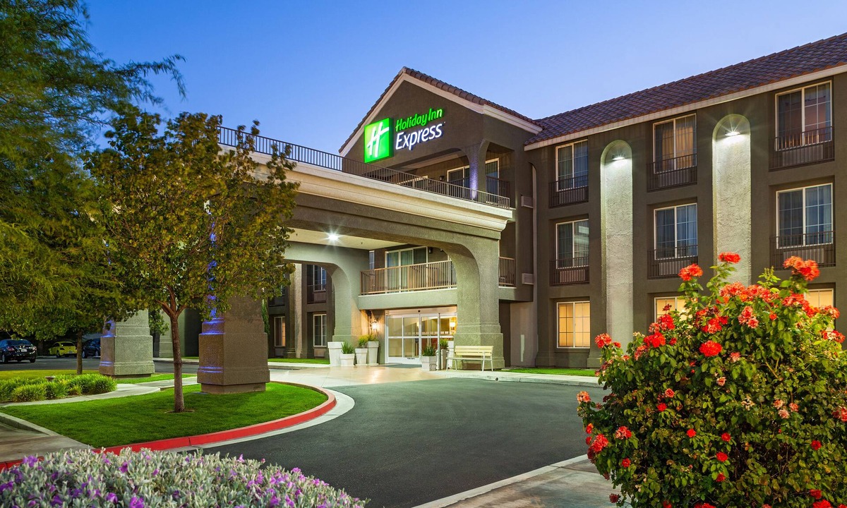 Lancaster Hotel | Holiday Inn Express Lancaster by IHG
