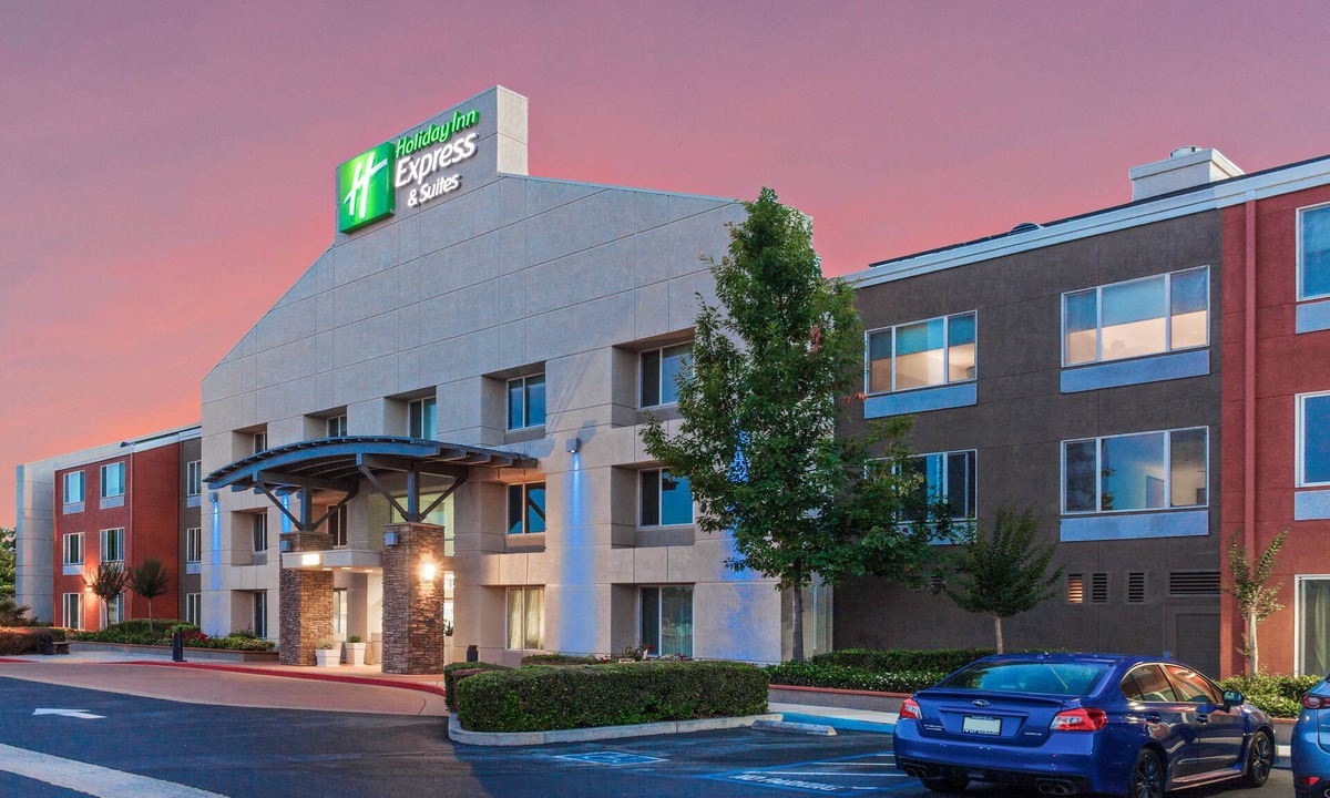 Laguna West-Lakeside Hotel | Holiday Inn Express & Suites Elk Grove West I-5 by IHG