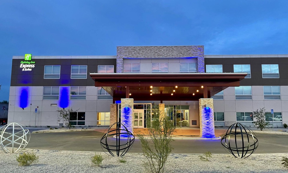 Blythe Hotel | Holiday Inn Express & Suites Blythe by IHG