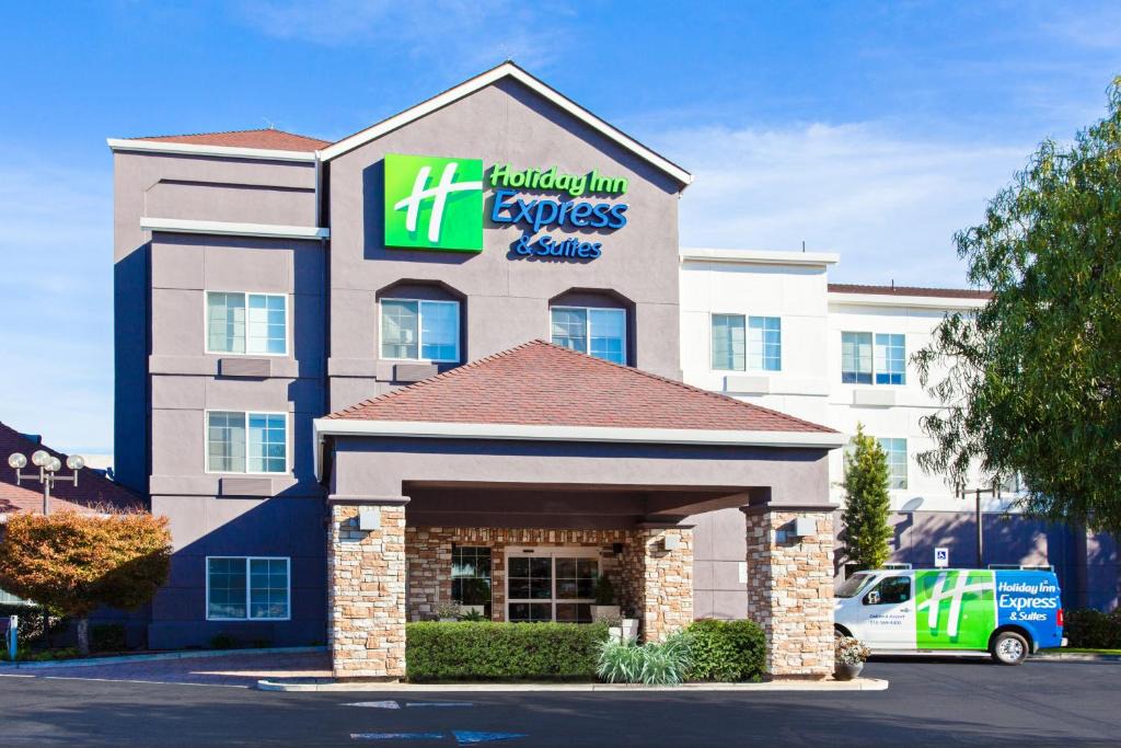 Oakland Hotel | Holiday Inn Express & Suites Oakland - Airport by IHG