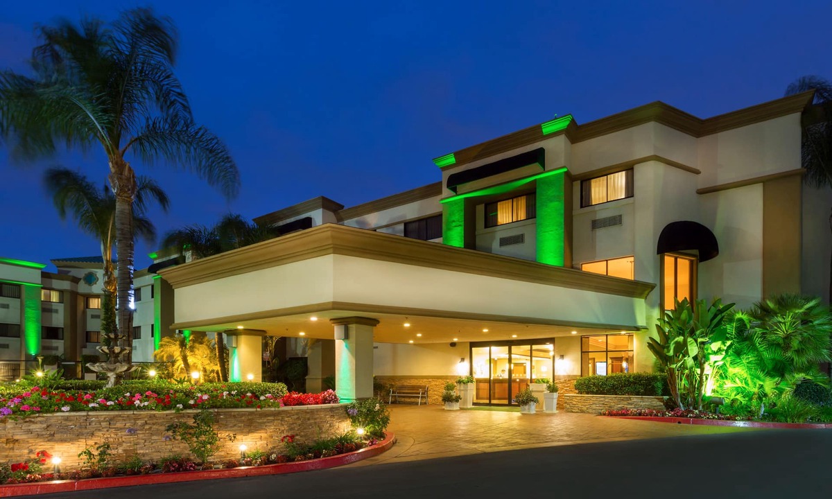 Santa Ana Hotel | Holiday Inn Santa Ana-Orange Co. Arpt by IHG
