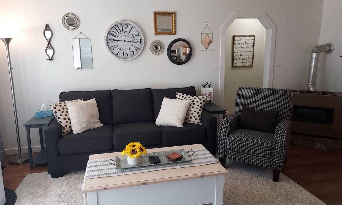 Albany Cottage | Hometown FAVE - Spacious 2-BDRM Cottage Near Downtown Albany & Close to OSU