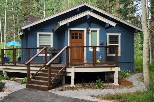 Tahoe Pines House | Homewood Cabin Among the Pines with private hot tub - dog-friendly
