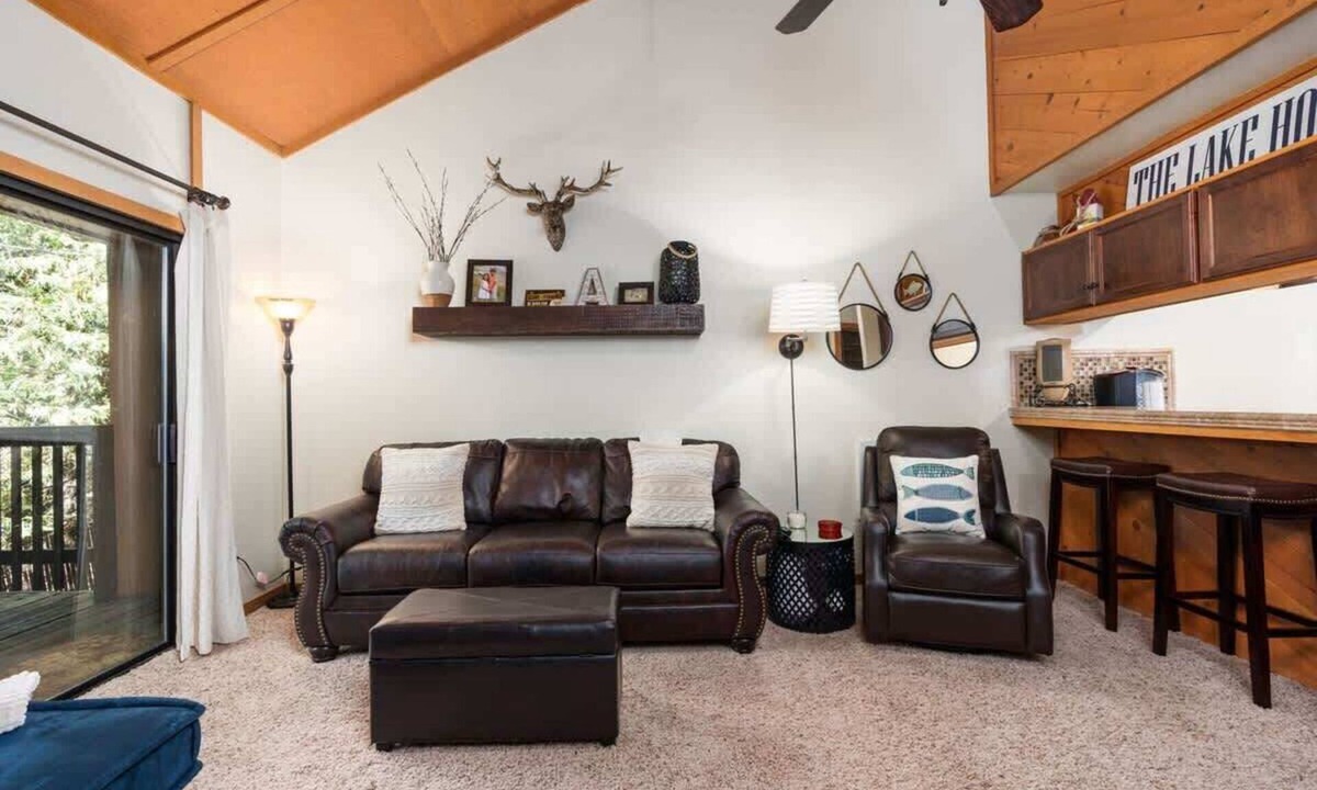 Shaver Lake Condo | Honeycomb Hideout | Condo near the spa!
