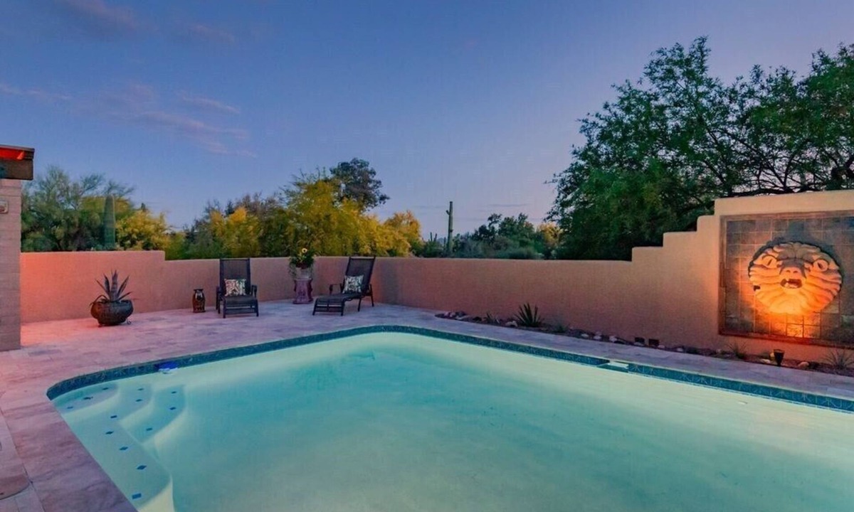 Casas Adobes House | Hopdown, Southwest Design in Horse country w/guests house and pool