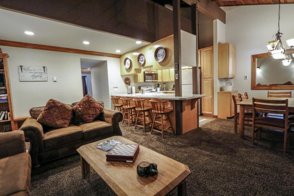 Sierra Holiday Apartment | Horizons 4 #168 condo