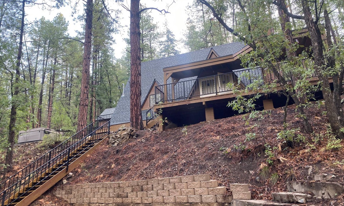 Groom Creek Cabin | Hot Tub - Cabin in Forest