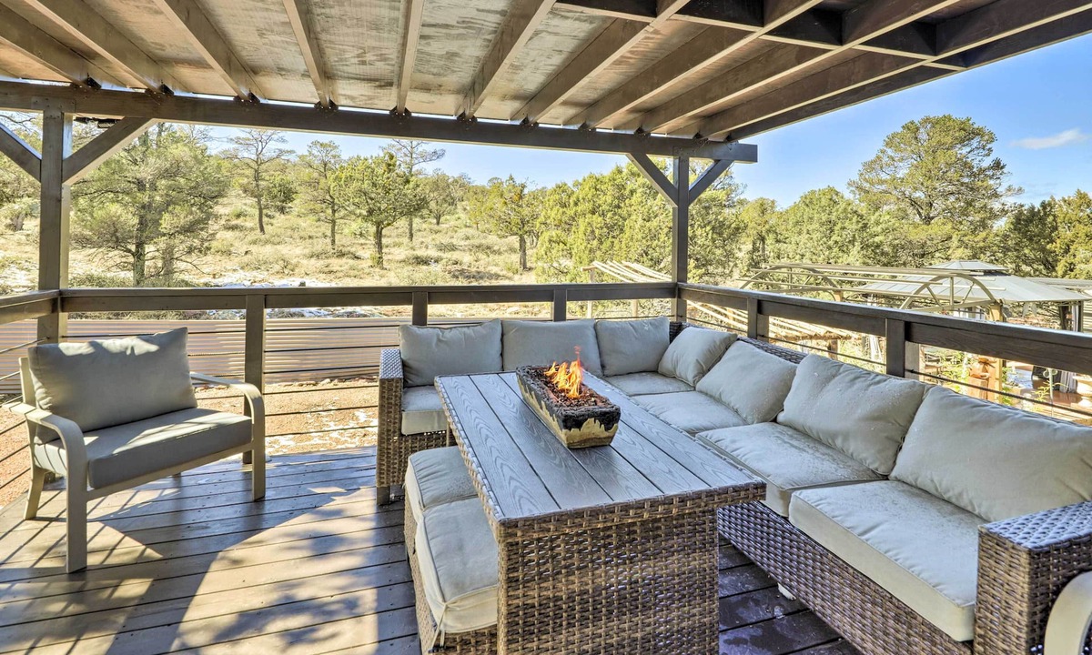 Payson Cottage | Hot Tub & Deck: Pet-friendly Home in Payson