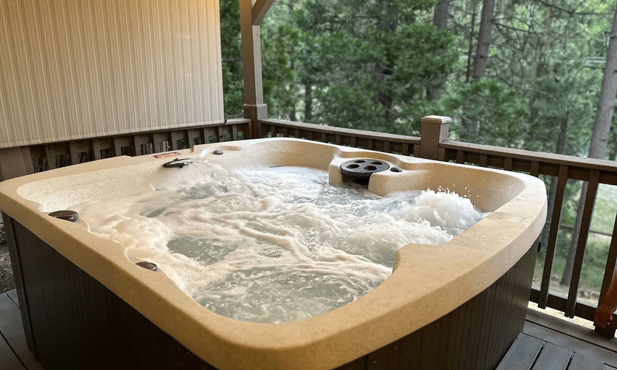 Mi-Wuk Village House | Hot Tub Dog Friendly A/C EVChgr Views GmRm KingBds NoStairEntry
