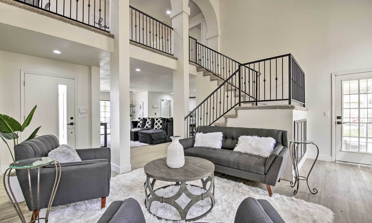 Glendale House | Hot Tub! Family-Friendly Home, 8 Mi to Westgate