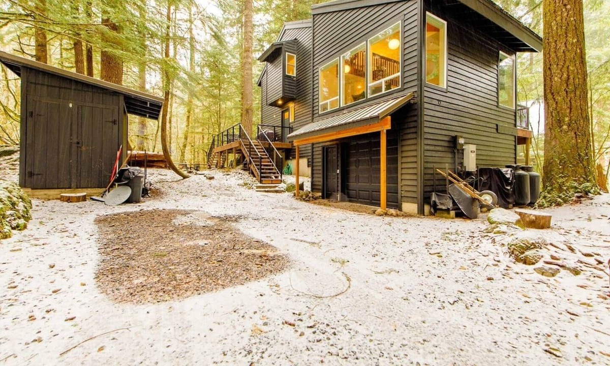 Rhododendron House | Hot Tub + Forest Views | Mt Hood Getaway