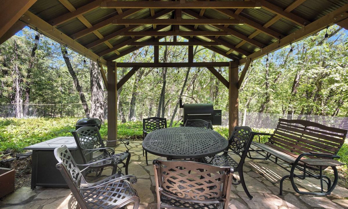 Glencoe House | Hot Tub Hideaway - Game Room - Near Kirkwood
