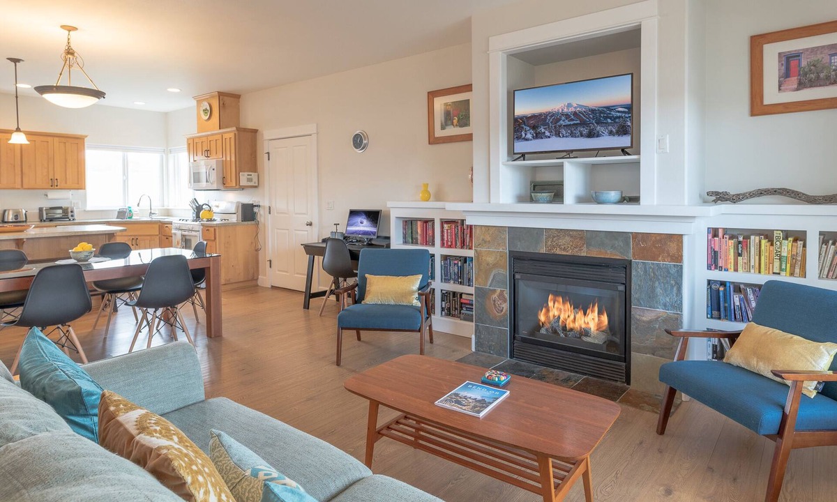Old Farm District House | Hot Tub ~ Lovely Bend home ~ Fireplace ~ Dog Friendly ~ Fenced Yard!