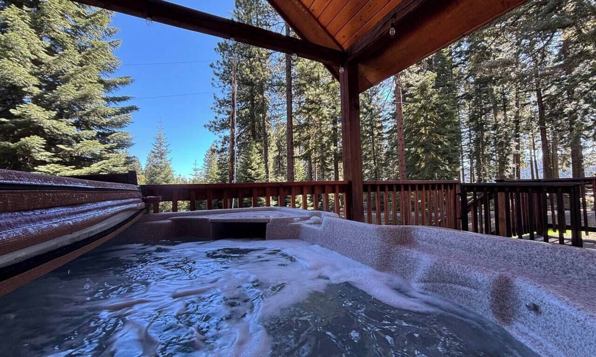 Ashland House | HOT TUB! Mountain Lake Cabin w/2 BATHS! 33