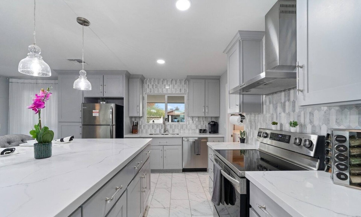 Glendale House | Hot Tub, Pool, Water Slide, Diving Board, King Bed