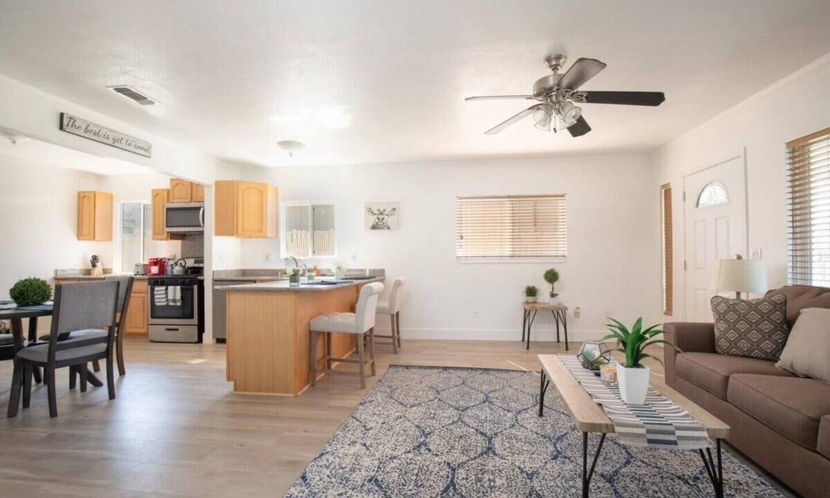 West Sacramento House | Hot Tub * Relaxing Retreat * Mins to DT Sacramento