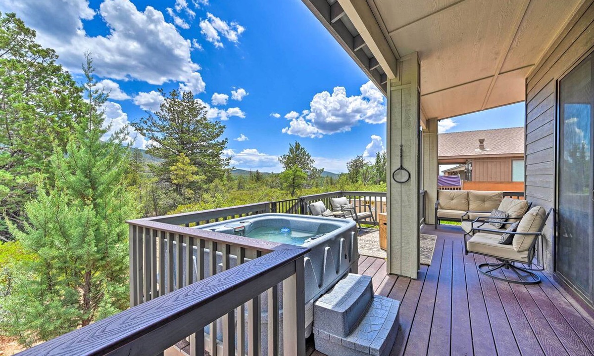 Pine Cottage | Hot Tub & Views: 'mountain High Pines Retreat'