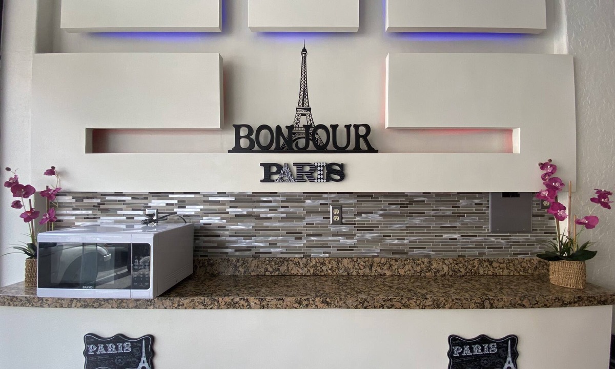 Avenida Revolucion Hotel | Hotel Paris