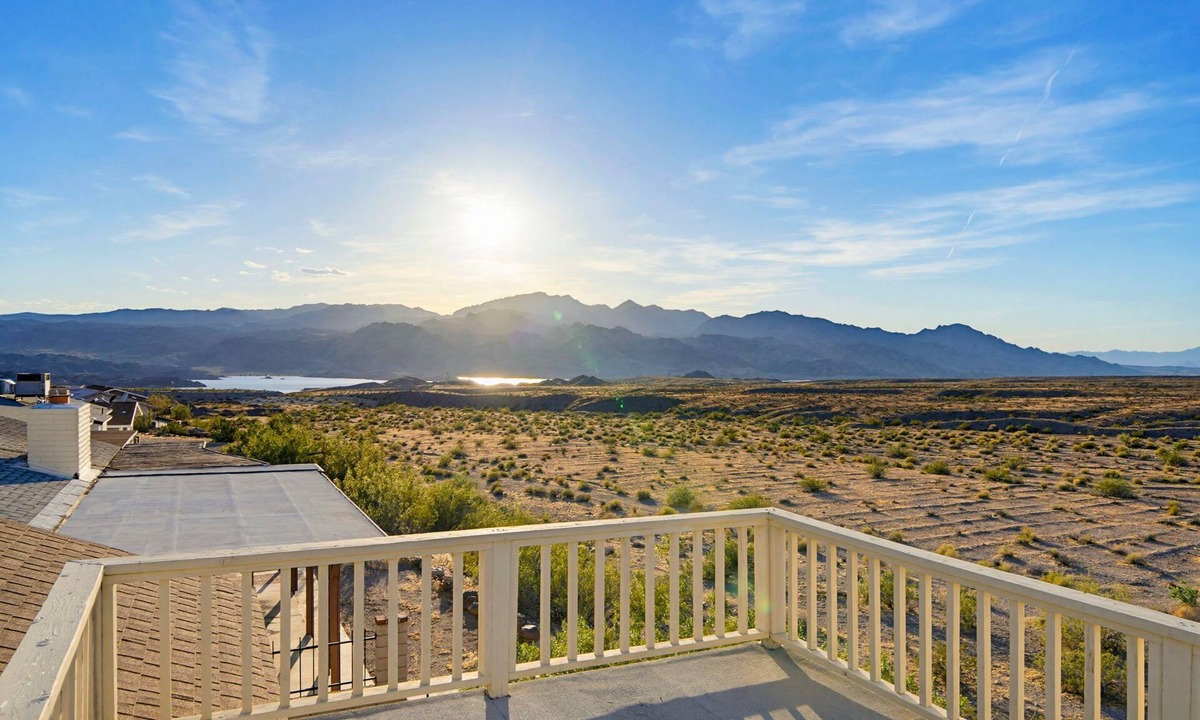 Golden Valley House | Howling Coyote: Mountain Views, Near Lake Mohave
