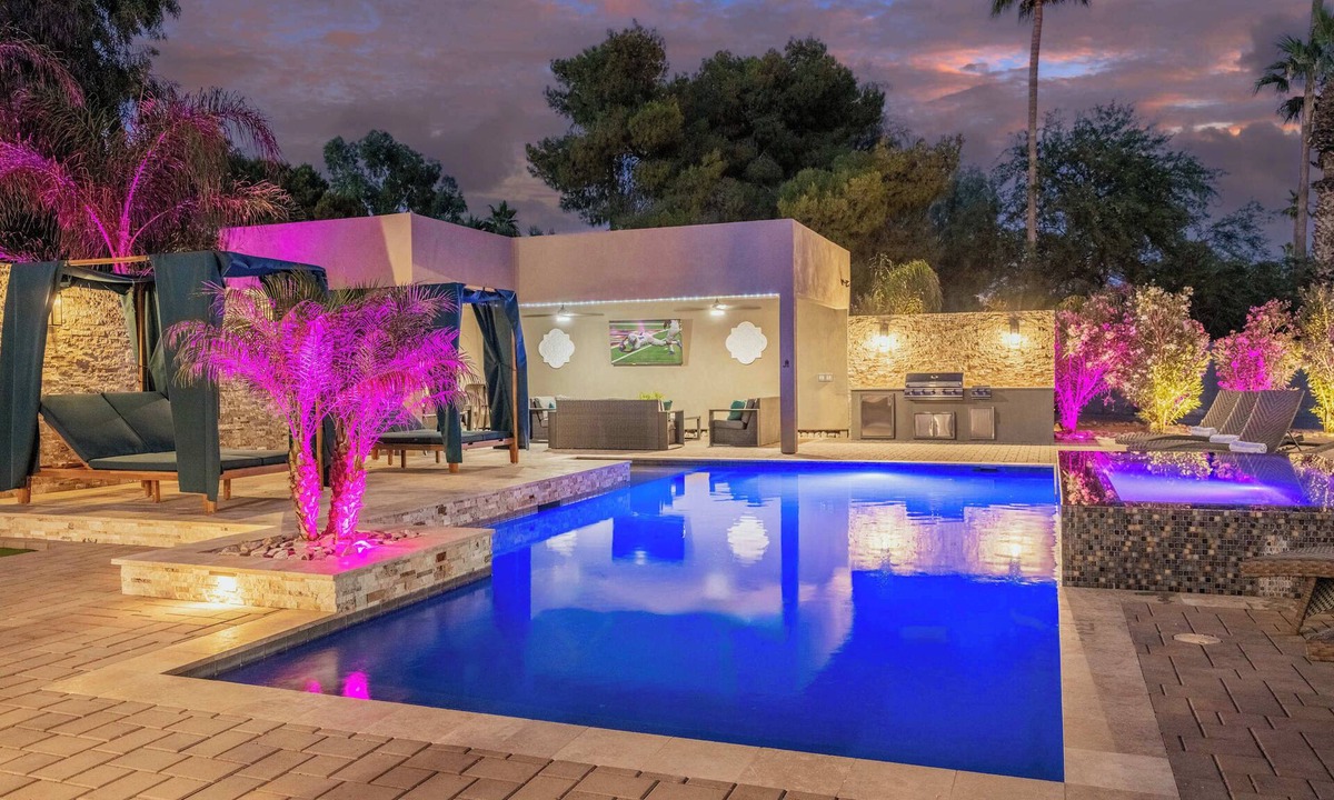 Central Scottsdale House | HÓZHÓ Cactus | Pickleball Court, Pool & Theatre