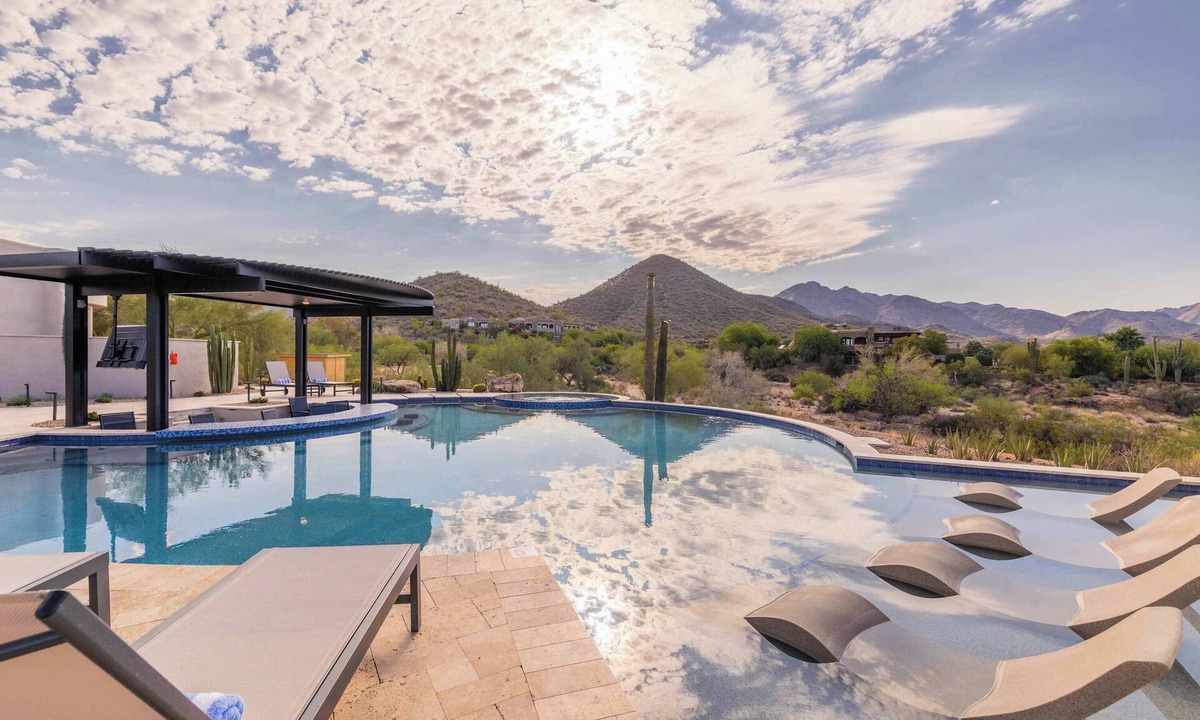 Pinnacle Peak Heights House | HOZHO View House Estate