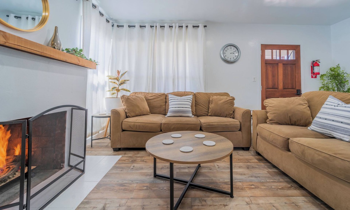 Compton House | Ideal LA Stay w/Parking - Comfortable & Private Space