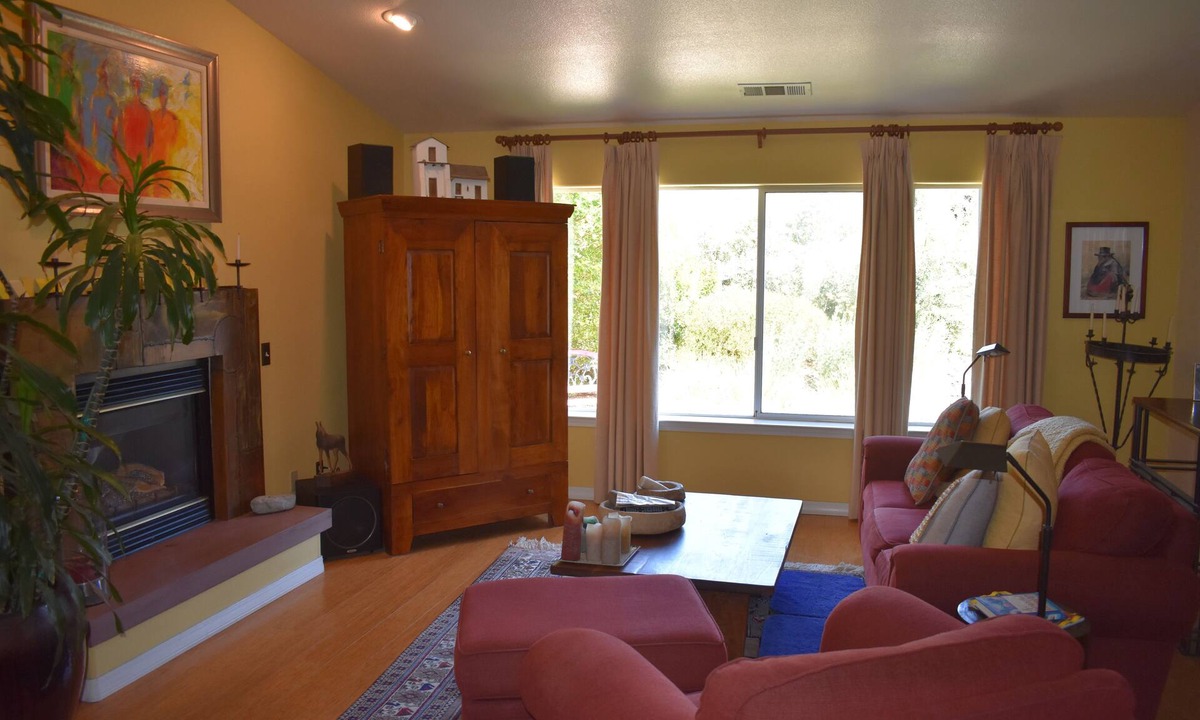 Atascadero House | Idyllic home on quiet cul-de-sac in Santa Margarita, 10 min to San Luis Obispo