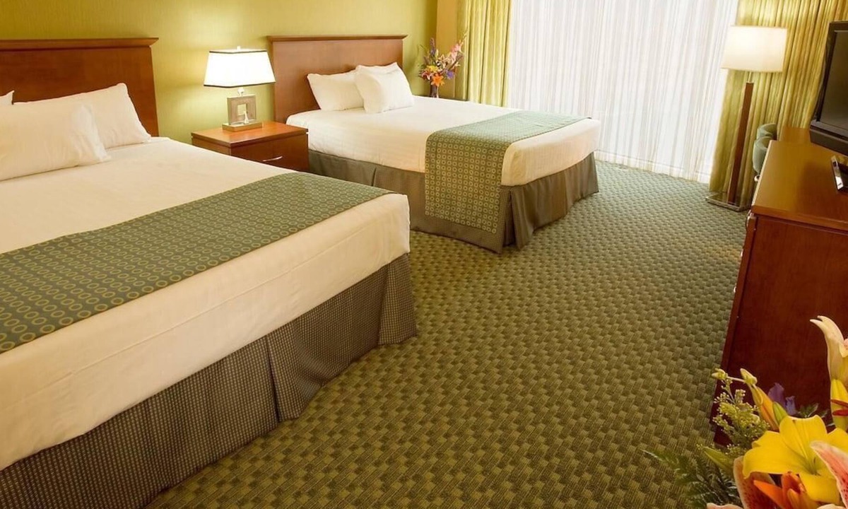 Laughlin House | In the Middle of It All! 4 Spacious Units, Game Rooms, Casino, Onsite Dining!