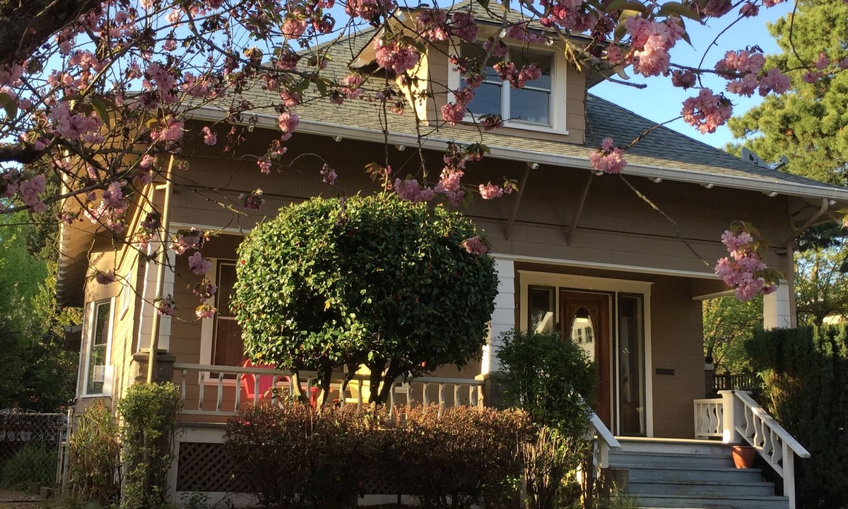Hosford-Abernethy House | Inner Southeast Portland Comfy & Eclectic Craftsman Home