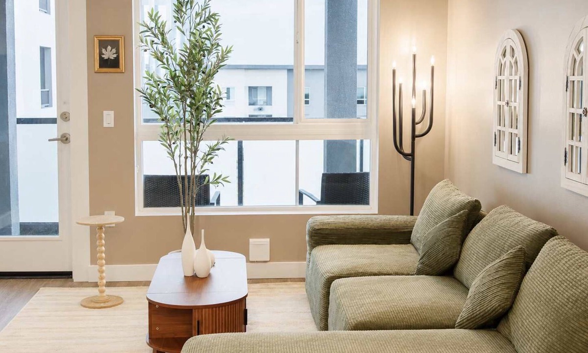 Lyon Street Apartment | Inspo Apartment 10 Min to Disneyland | Pool & Gym