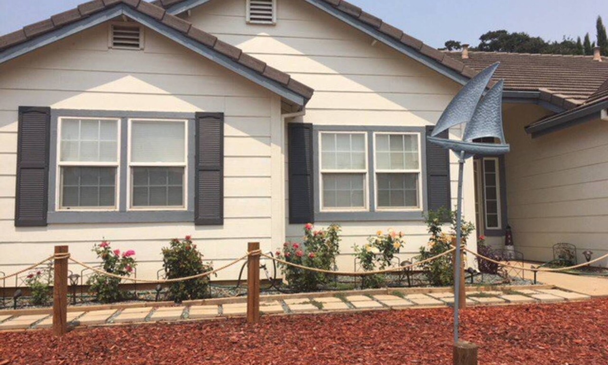 Ione House | Ione Captains Cottage With 3 separate BEDROOMS Close to Town. Centrally located.
