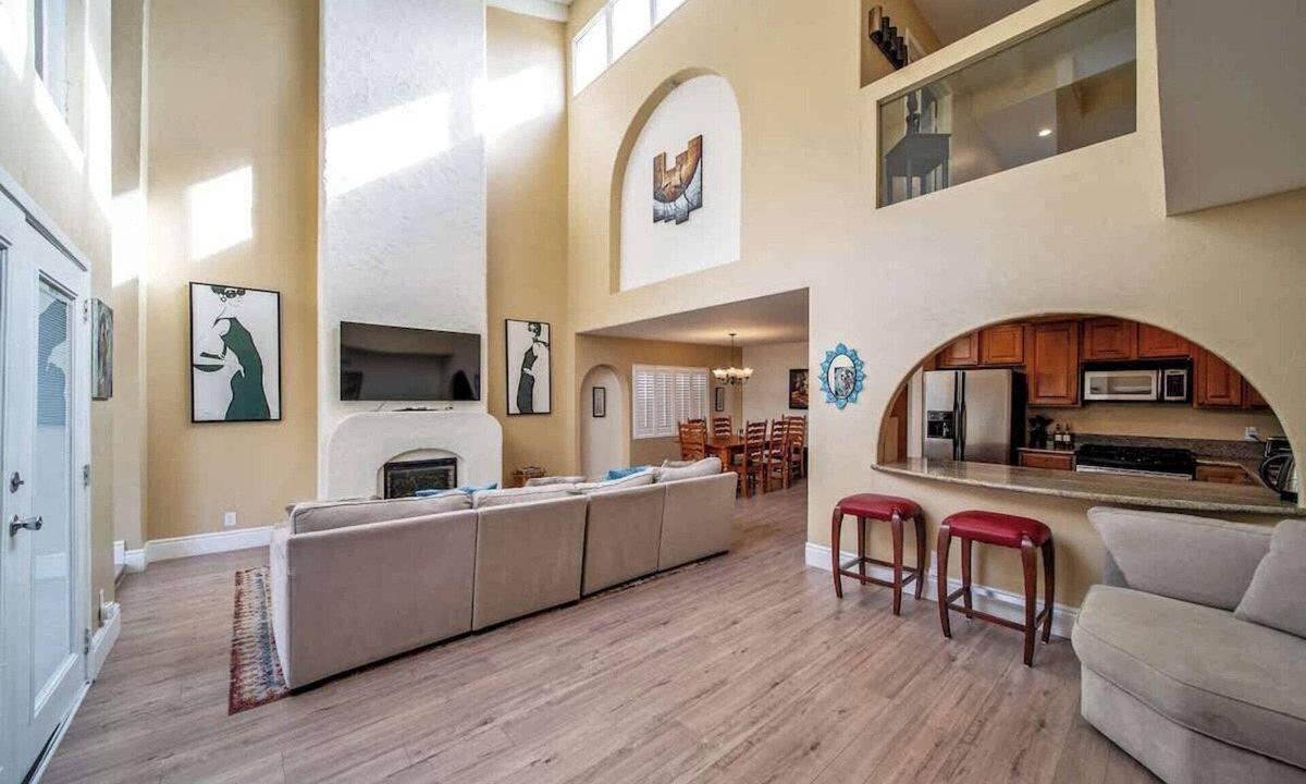 Corona del Mar House | Iris House | Village & Beach Getaway