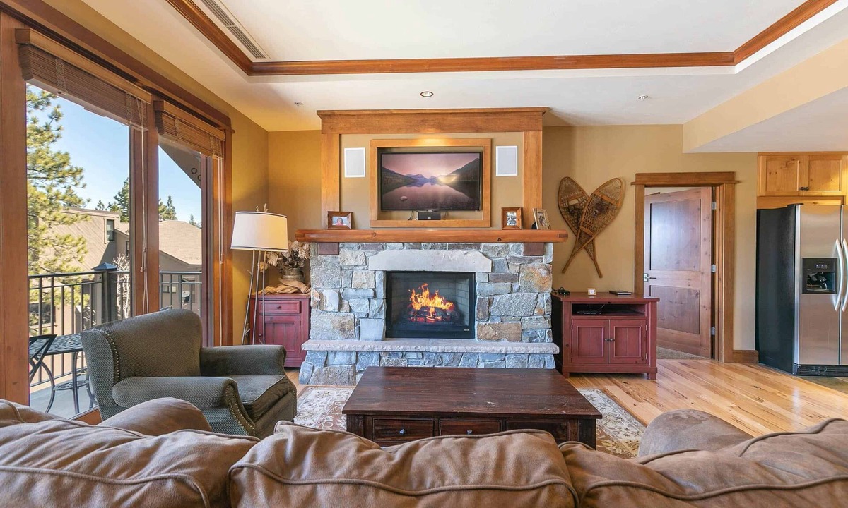 Truckee Condo | Iron Horse Lodge North 201 - Spacious Residence